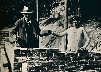 Murarz i rzemieślnik, 1928, 1945.