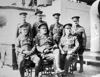 Brytyjscy oficerowie na więziennym statku Royal Edward, zacumowanym u wybrzeży Southend, listopad 1914