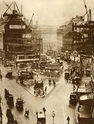 Prace budowlane na Piccadilly Circus w Londynie, 1926, 1935.