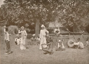 Birmańscy muzycy i tancerze Pwe, 1900.