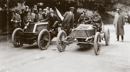 80-konny Mors CS Rolls (po lewej) rywalizujący z Wolseley, Irlandia