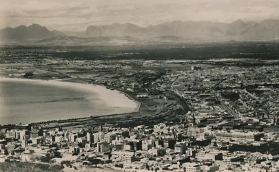 Cape Town - Table Bay z górami Stellenbosch i Hottentots Holland, Republika Południowej Afryki.