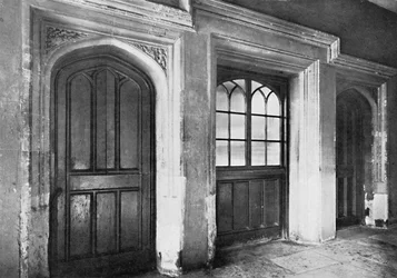 Kartuzja. Drzwi prowadzące z parawanu z holu do kuchni i biur, 192