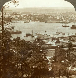 Christiania i jej ruchliwy port, N.W. z Pałacu Królewskiego Ekeberg po prawej, Norwegia, c1905.