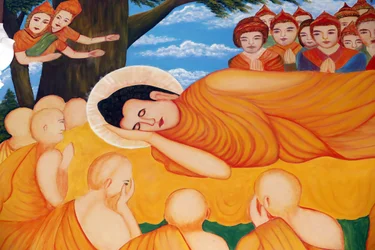 Buddyjska świątynia Chua Tu Quang. Leżący obraz Buddy. Po 45 latach nauczania Dharmy Budda przeszedł w Parinirwanę. Vung Tau. Wietnam.