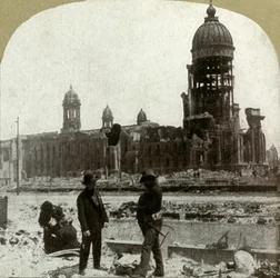 Ratusz od McAllister St. patrząc na północny wschód, 1906.