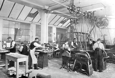Odlewnia Dalziel Limited. - Pomieszczenia przy Earl Street. Finiszery i Wykończalnia Rozmaitości, 1909.