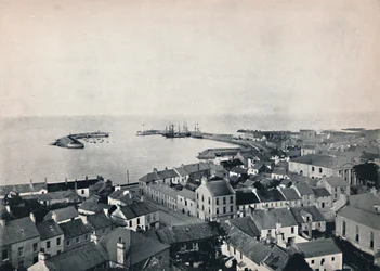 Donaghadee – Widok z wieży kościelnej, ukazujący port, 1895