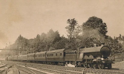 Down Brighton Express w pobliżu South Croydon. Silnik 4-4-2, nr 421, c1920.