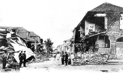 Uszkodzenia w wyniku trzęsienia ziemi, Duke Street, Kingston, Jamajka, 1907