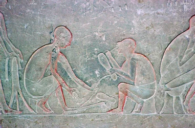 Egipska płaskorzeźba przedstawiająca szewców, XIV wiek p.n.e