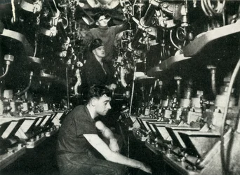 Maszynownia brytyjskiego okrętu podwodnego, II wojna światowa, 1945 r.