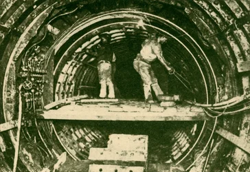 Powiększanie tuneli na linii kolejowej City and South London Railway, Pokazywanie nowych i starych średnic, 1930.