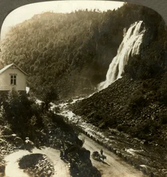 Espelandfos, jeden z najpiękniejszych wodospadów w całej Skandynawii, Norwegia, ok. 1905.