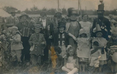 Konkurs na przebranie, c1900