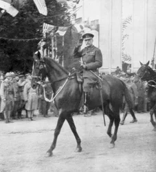 Feldmarszałek Sir Douglas Haig podczas parady zwycięstwa, Paryż, Francja, 14 lipca 1919