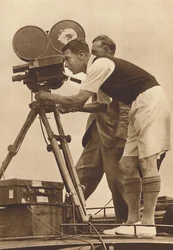 Filmowiec - Nagrywanie nagrania kinowego na jednym ze swoich corocznych obozów dla chłopców, 1927 1937