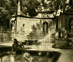Fontanny, Pałac Hellbrunn, Salzburg, Austria, c1935.