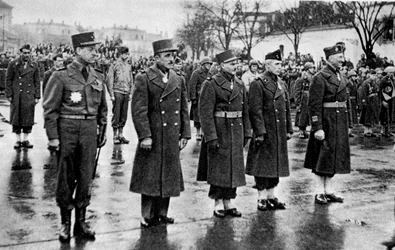Francuscy żołnierze nagrodzeni Legią Honorową, Mulhouse, Francja, 10 lutego 1945 r.