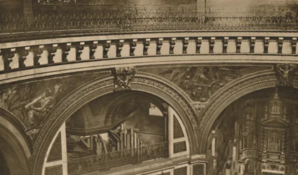 Od korony do podstawy ogromnej londyńskiej katedry: The Whispering Gallery, c1935.