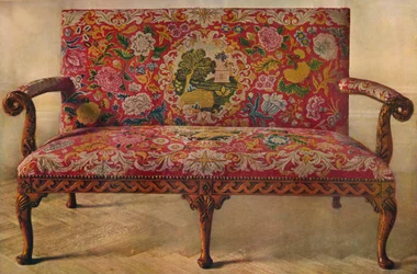 Sofa z drewna owocowego z haftem, początek XVIII wieku, 1929