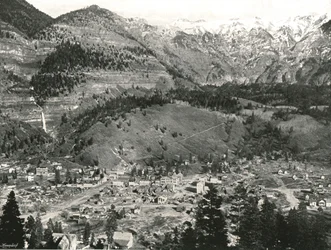 Ogólny widok Ouray and the Rockies, USA, 1895.
