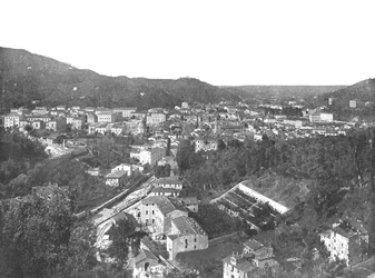 Widok ogólny miasta Carrara, Włochy, 1895.