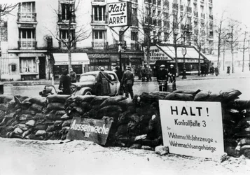 Niemiecki punkt kontrolny, okupowany Paryż, 1940-1944