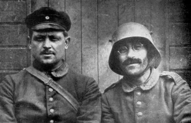jeńcy niemieccy zabrani przez siły kanadyjskie, Vimy, Francja, I wojna światowa, 1917