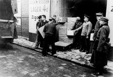 Niemiecki magazyn zaopatrzenia, okupowany Paryż, luty 1941