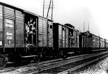 Wojska niemieckie przybywające pociągiem, Paryż, sierpień 1940