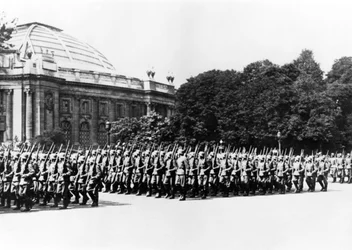 Parad wojsk niemieckich przed niemieckim komendantem Paryża, 8 lipca 1941