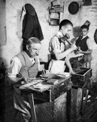Złocenie w londyńskim warsztacie, 1926-1927