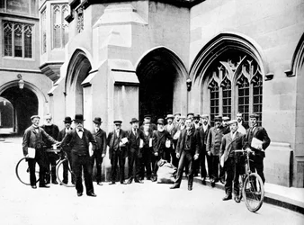 Grupa posłańców Biura Głosowania, Houses of Parliament, Westminster, Londyn, c1905