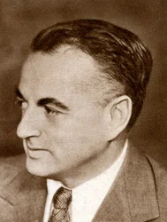 Guy Reginald Bolton, urodzony w Wielkiej Brytanii scenarzysta broadwayowskich komedii muzycznych, 1933
