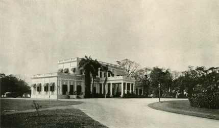 Dom Hastingsa, 1924, 1925.