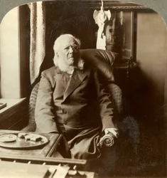 Henrik Ibsen, poeta, któremu cały świat oddaje hołd, w domu Christiania, Norwegia, ok. 1905.