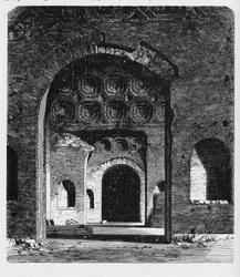 Historia starożytnego Rzymu. Aula Palatina to rzymska bazylika pałacowa zbudowana przez cesarza Konstantyna (306–337) na początku IV wieku.