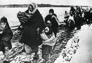 Bezdomne uchodźczynie i dzieci, Rosja, 1941