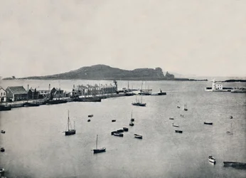 Howth - Widok ogólny portu i Oka Irlandii, 1895
