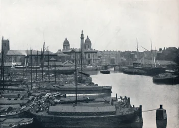 Hull - Princes Dock: z pomnikiem Wilberforce i biurami doków, 1895