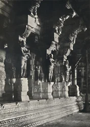 Wnętrze świątyni hinduistycznej, Cejlon, 1926