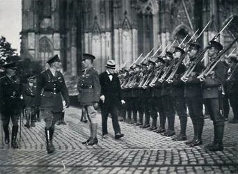 Inspekcja wojsk pod katedrą w Kolonii, 1919, 1945