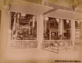 Wnętrze świątyni Chionin, Kioto, ok. 1890-1900