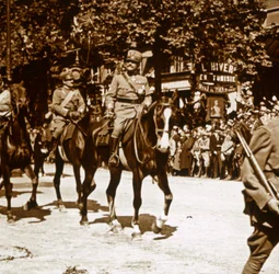 Włoscy oficerowie podczas parady zwycięstwa, 1918