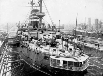 Japoński okręt wojenny Mikasa w dokach Portsmouth, Anglia, 1904