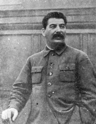 Józef Stalin, urodzony w Gruzji radziecki rewolucjonista komunistyczny i przywódca, lata 30. XX wieku