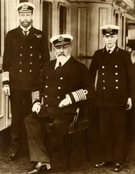 Król Edward VII z synem Jerzym, księciem Walii i wnukiem księciem Edwardem, 1910, 1935.