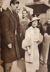 Król Jerzy VI i królowa Elżbieta opuszczają próbę swojej koronacji, 1937