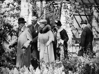 King George V i Queen Mary na Chelsea Flower Show, Londyn, lata 30. XX wieku